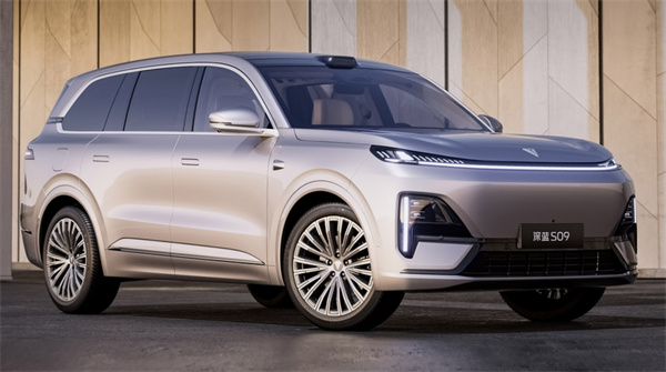 首搭HarmonySpace鸿蒙座舱：深蓝S09正式发布，35万起步