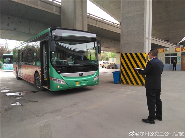 小米SU7 Ultra装上绿牌颜值砍半!雷军两会建议优化新能源车牌设计